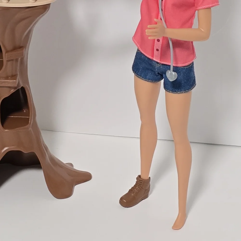 Barbie Animal Rescuer Doll Playset - FCP78 Vet Doll And Treehouse Animals - Picture 4 of 16